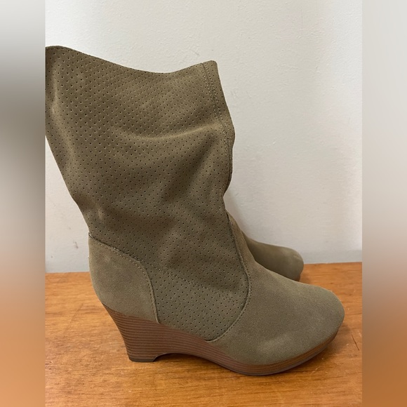 NEW Suede wedge boots womens size 6 - Picture 1 of 3
